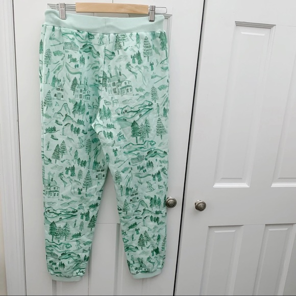 Hill House Home The All-Gender Teddy Jogger in Ski Chalet - Picture 5 of 6